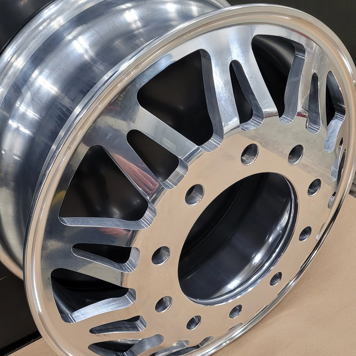 Custom-milled split-spoke wheel profile
